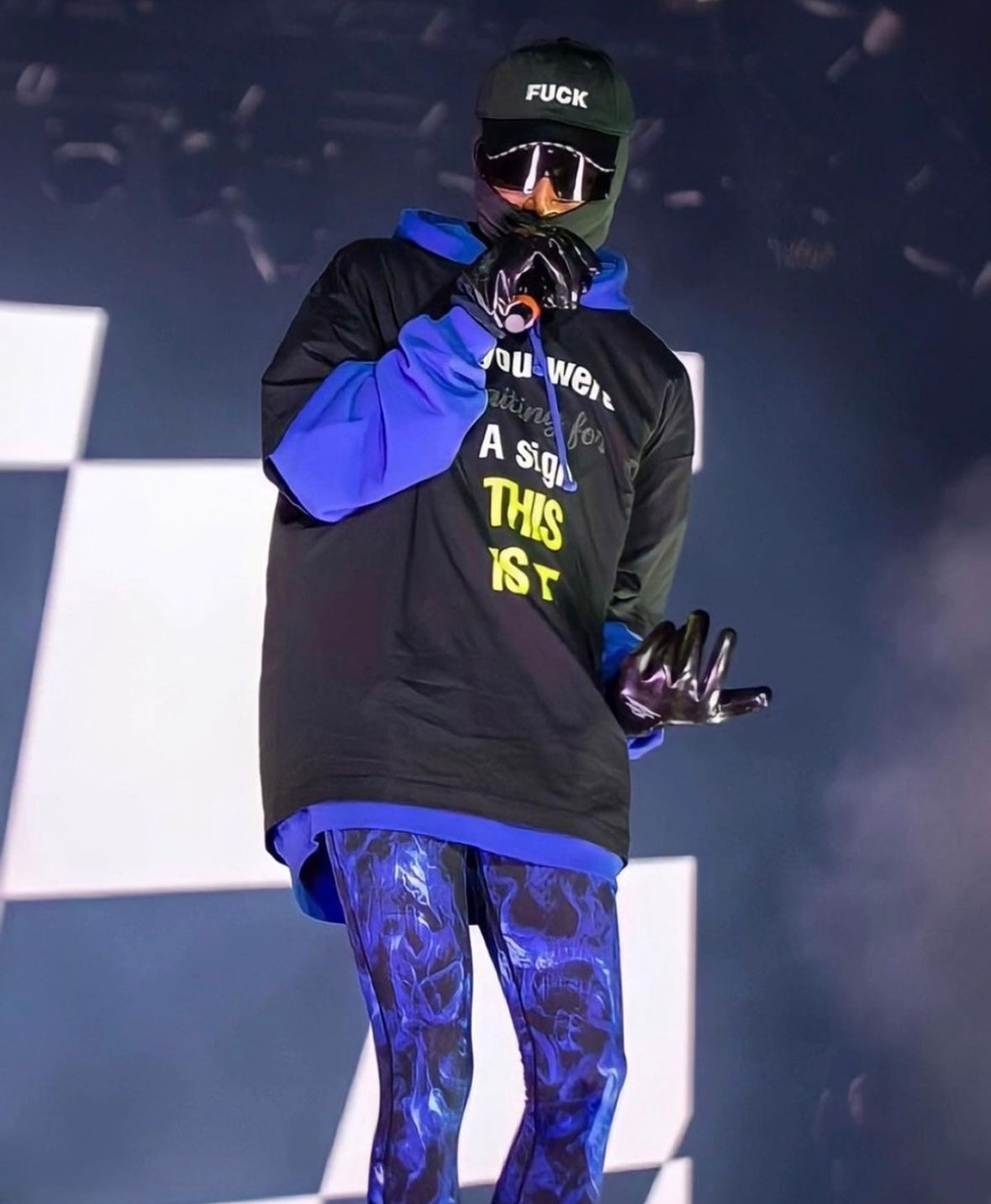 Vetements Waiting For A Sign Free Hugs Hoodie