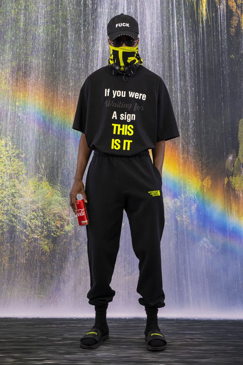 Vetements Waiting For A Sign Free Hugs Hoodie